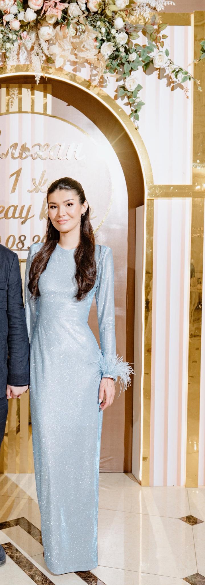 silu.kz Вечернее платье макси с перьями