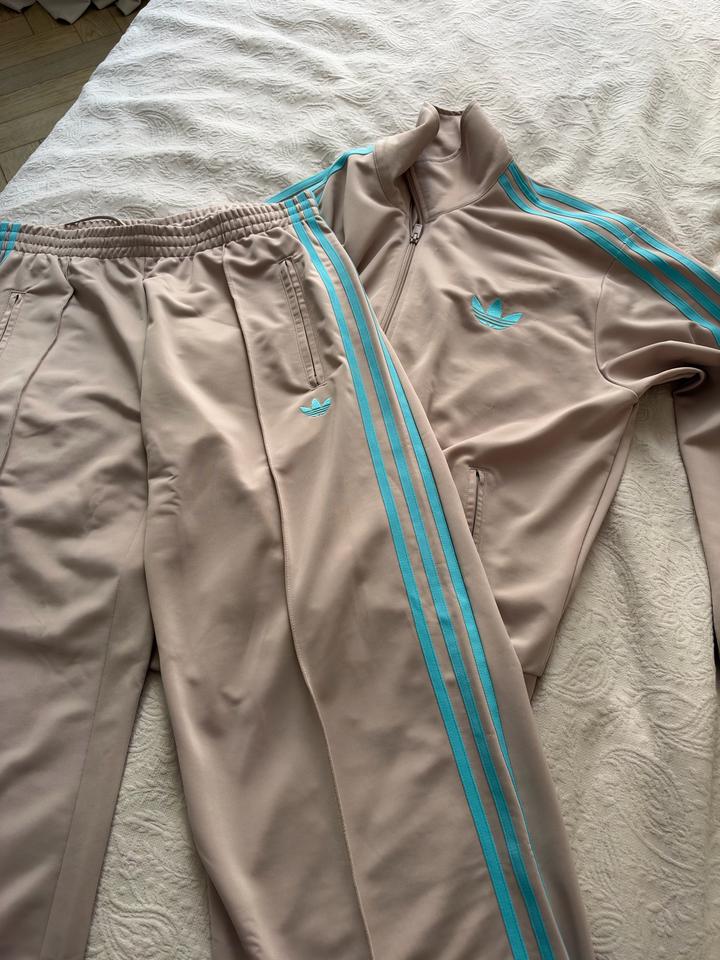 Спортивный костюм adidas