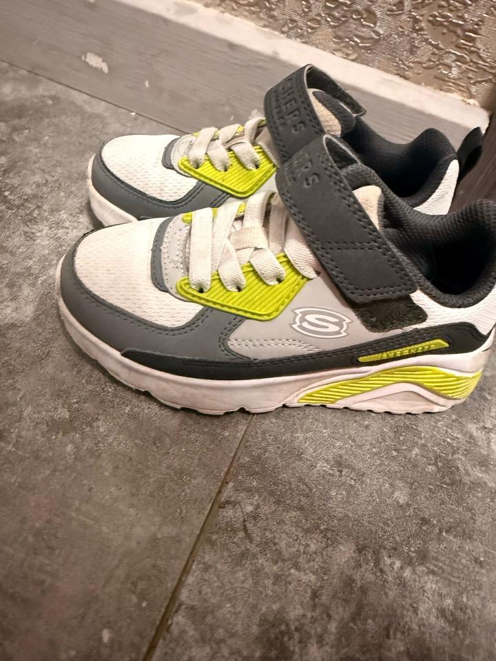 Skechers