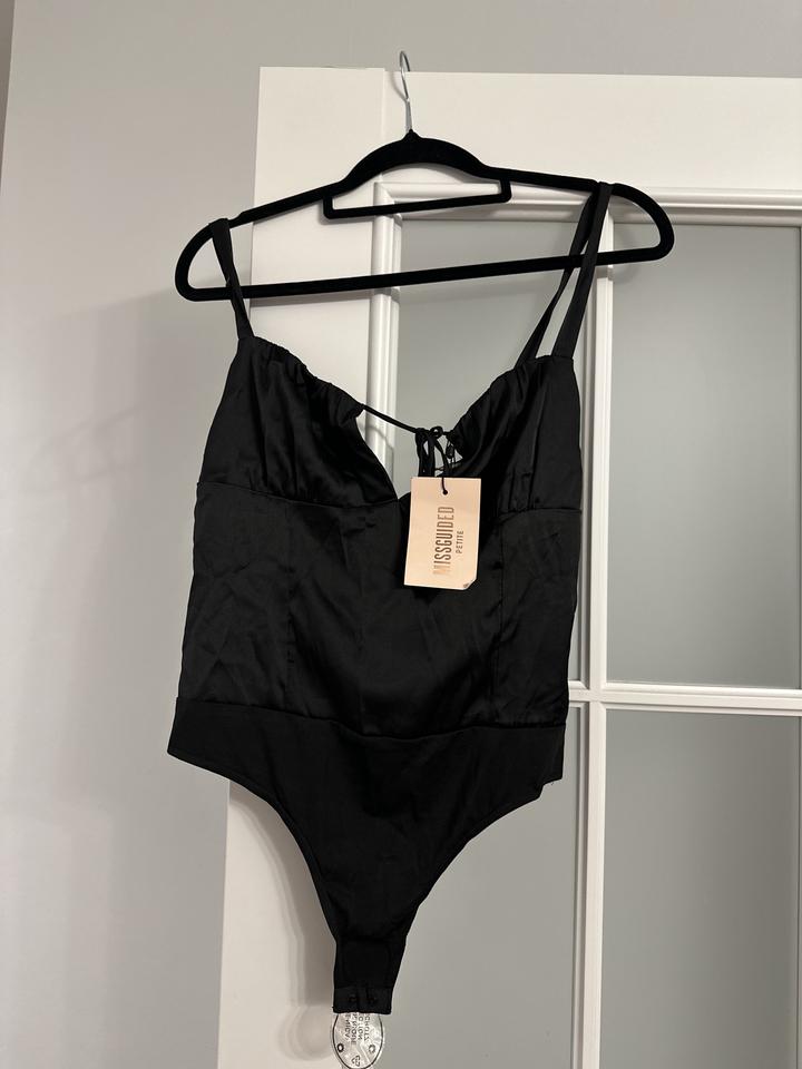 боди атласное missguided