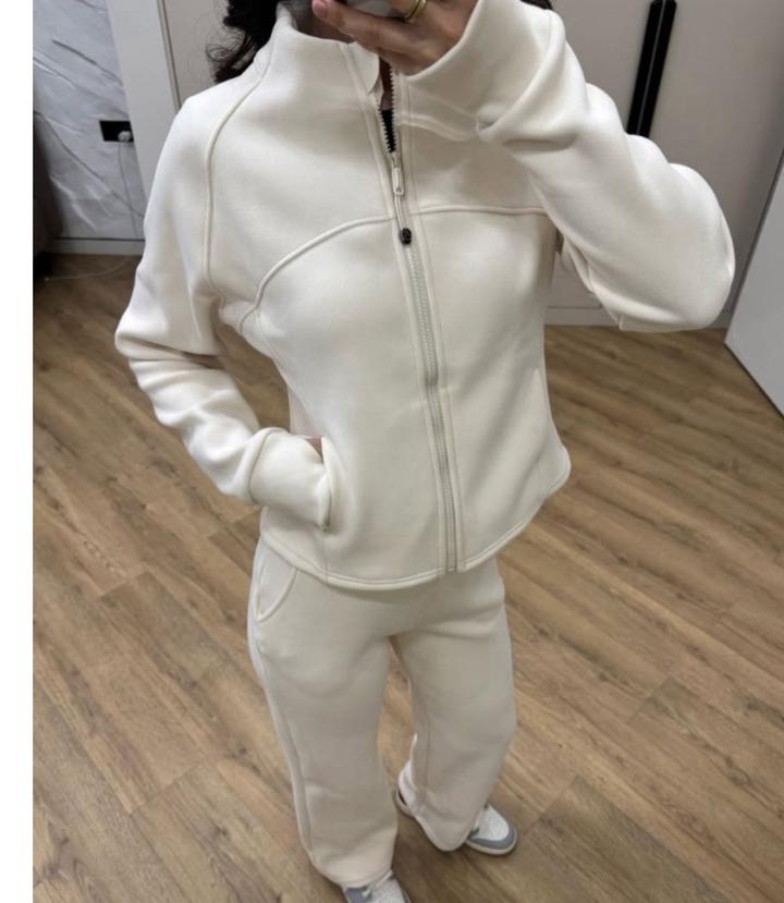 Женский спортивный костюм