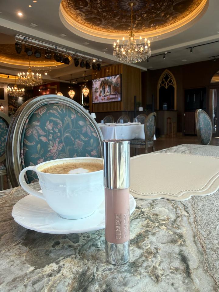 Хайлайтер в стике Clinique chubby stick 01 hefty highlight