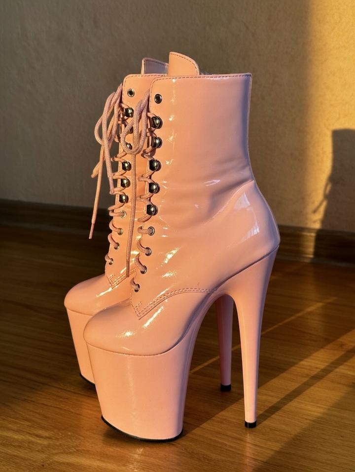 Pleaser