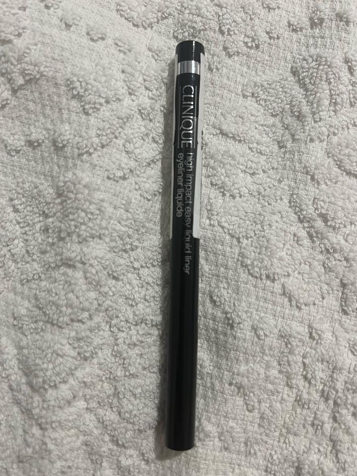 Жидкая подводка-фломастер для век Clinique High Impact Easy Liquid Liner. Черная