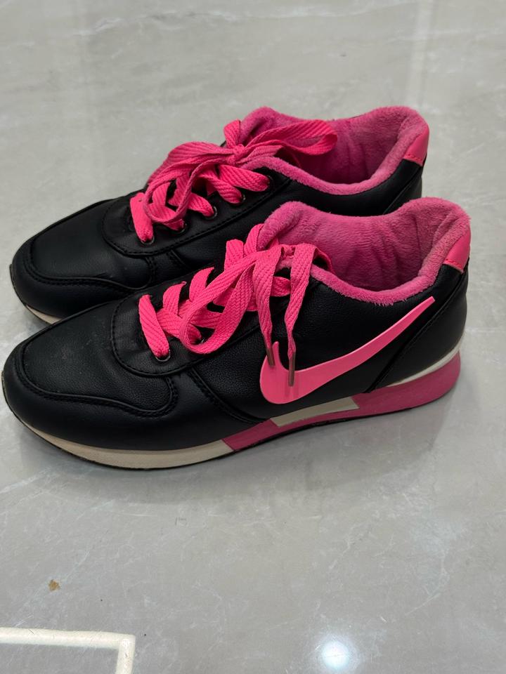 Женские кроссовки Nike