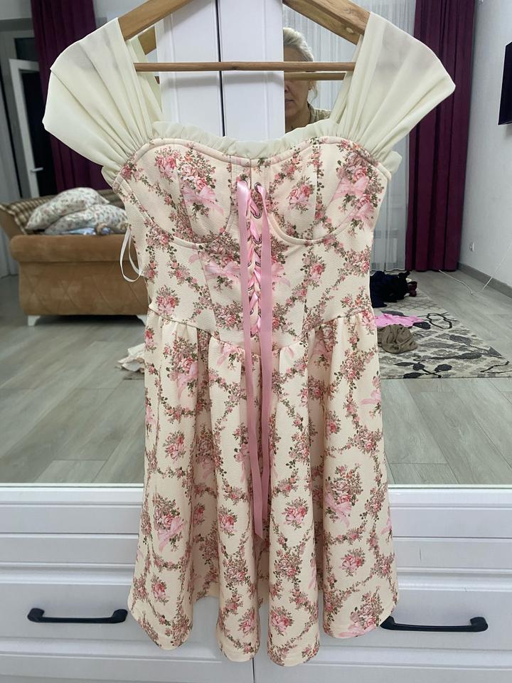 SHEIN Платье с цветочным принтом и корсетом на шнуровке