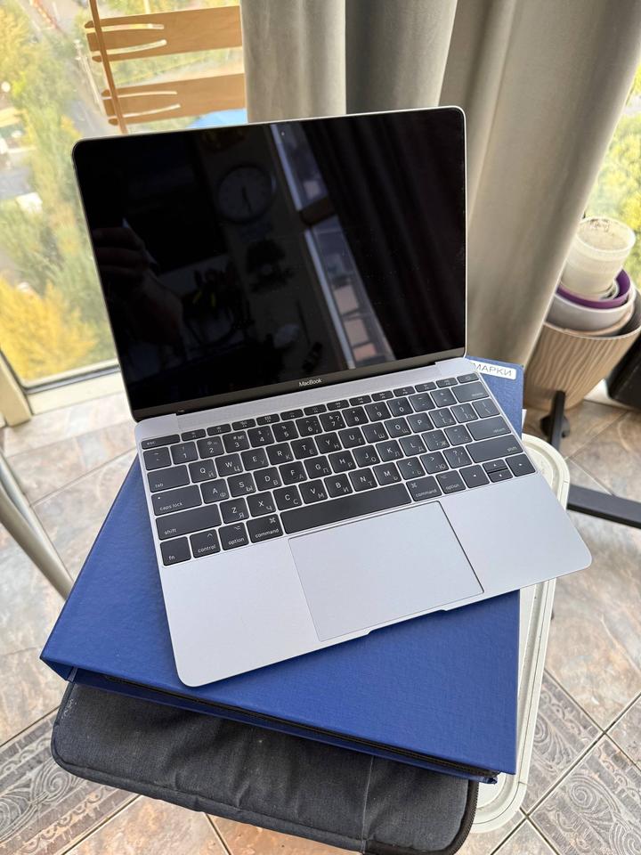 Apple MacBook 12 Retina 2017, Core m3 / 8 GB