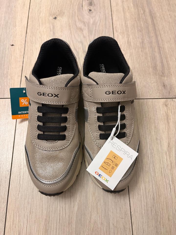 Кроссовки Geox