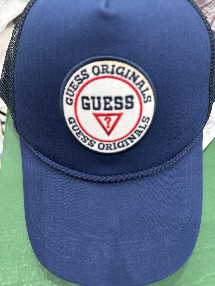 Бейсболка GUESS