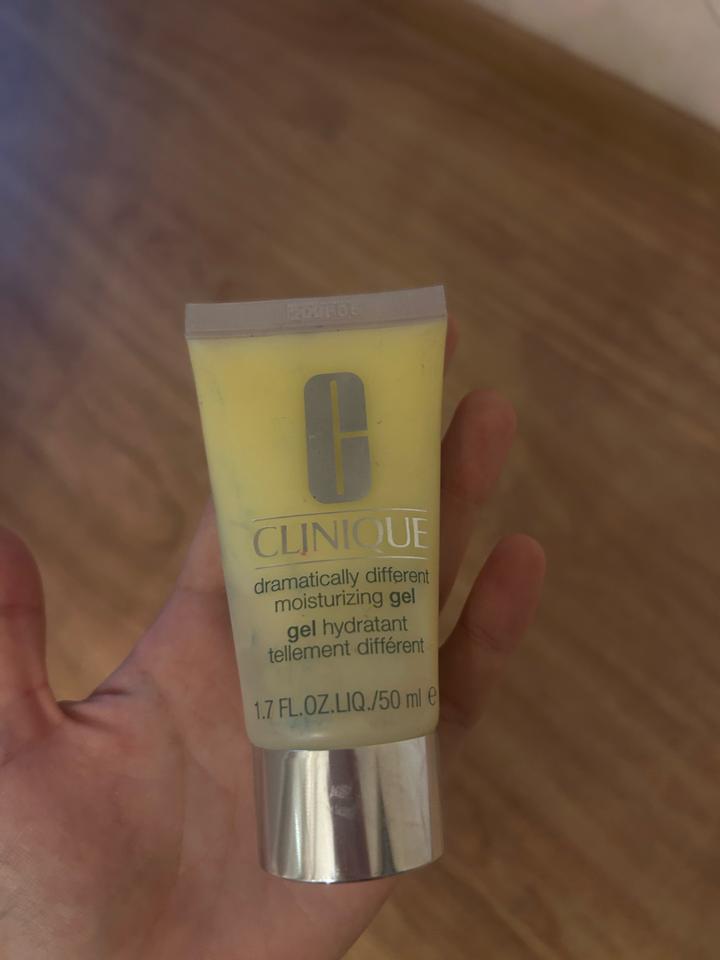 Увлажняющий гель Clinique Dramatically Different