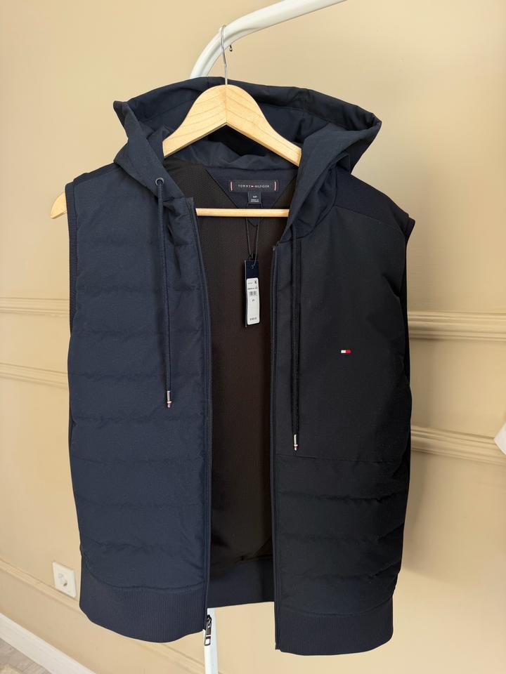 Жилет Tommy Hilfiger с капюшоном