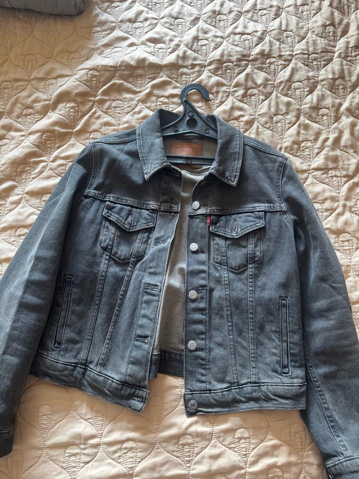 Levi's