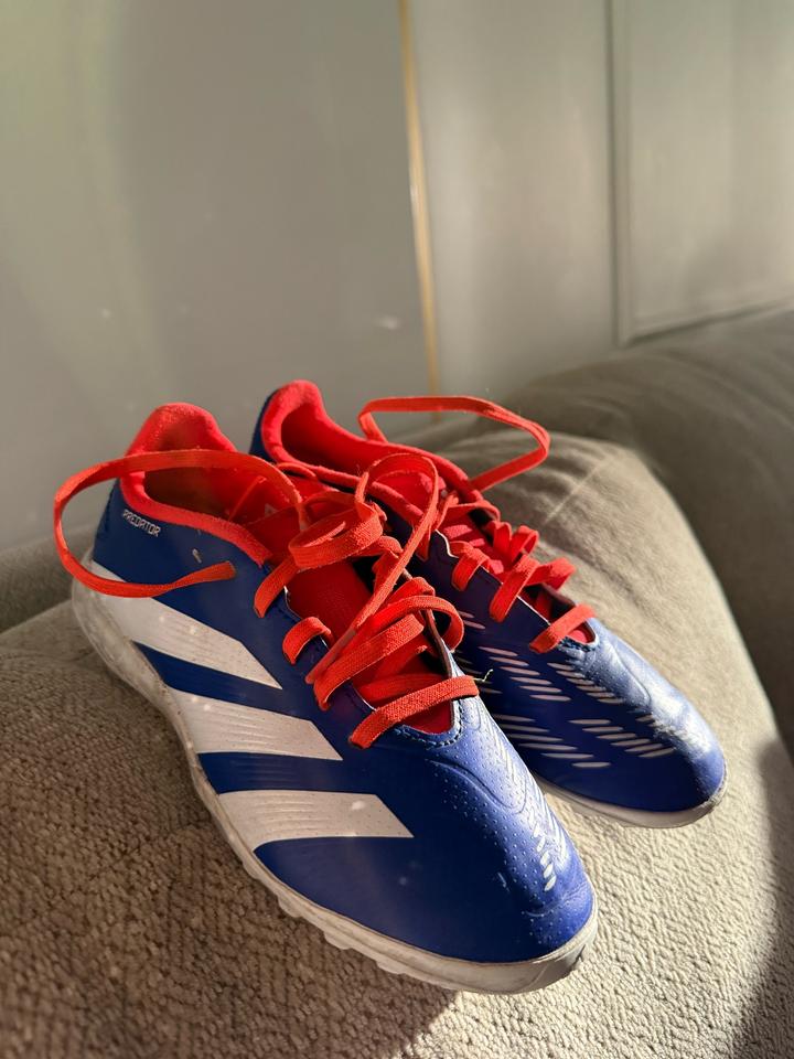 Детские футбольные бутсы adidas Predator
