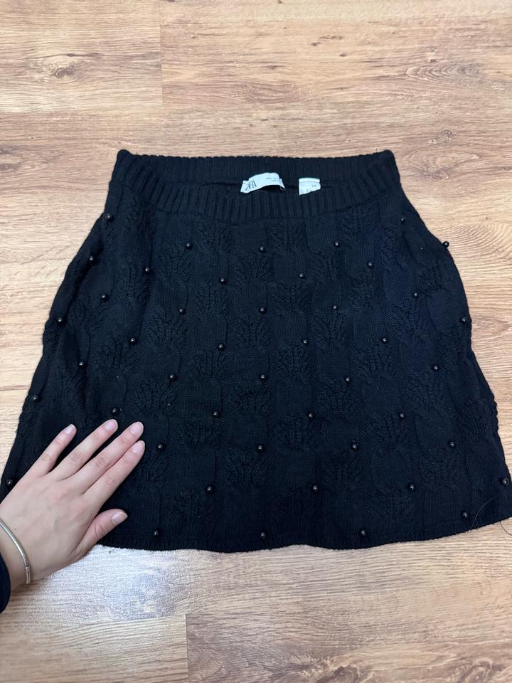 Вязаная мини-юбка Zara с бусинами