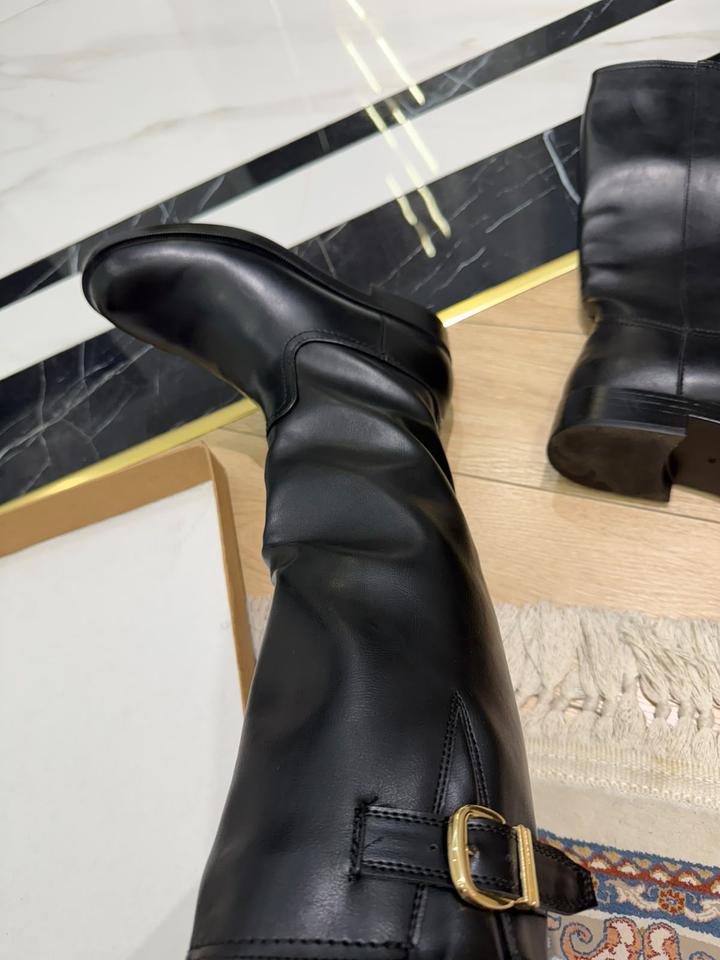 Женские кожаные сапоги zara