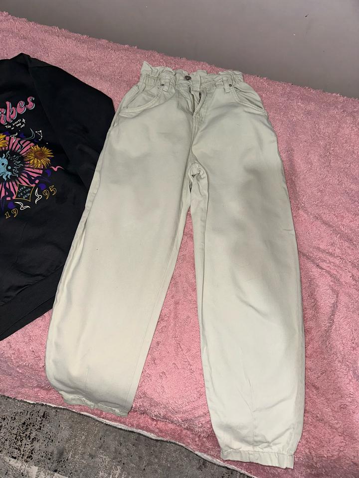 джинсы bershka фисташкого цвета