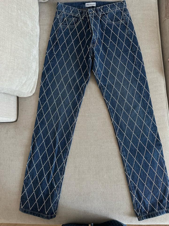 Джинсы ZARA со стразами