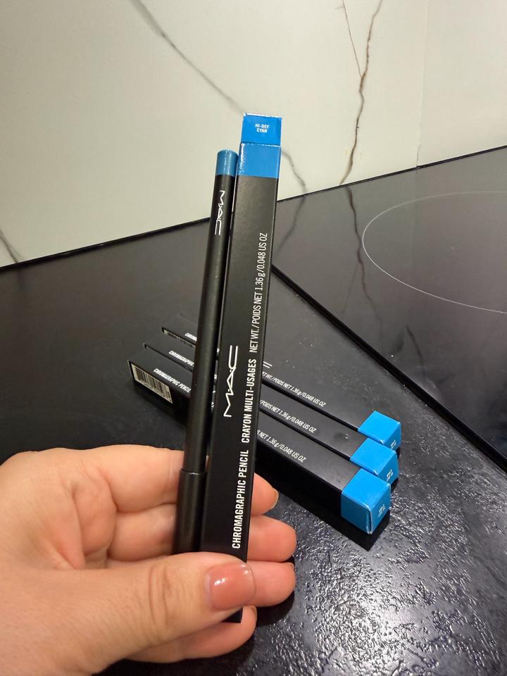 Карандаш для глаз MAC Chromagraphic Pencil HI-DEF CYAN