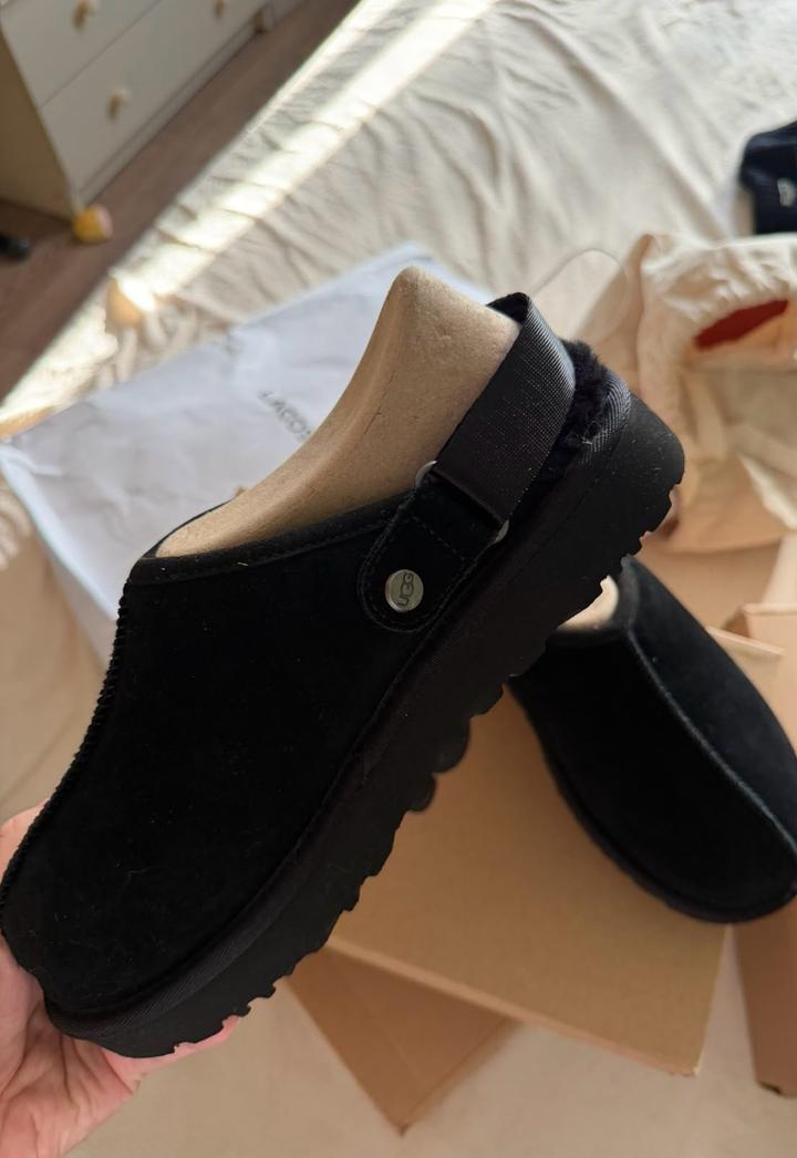 UGG