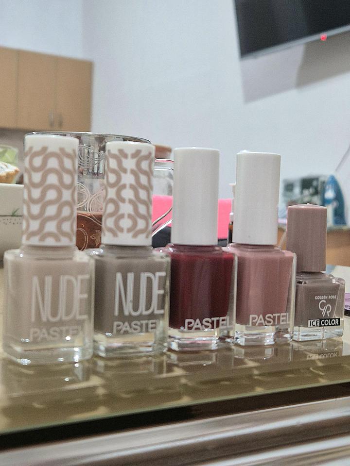 NUDE Лаки для ногтей