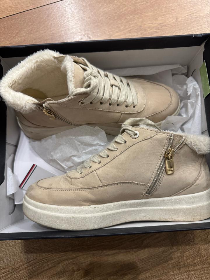 Tommy Hilfiger