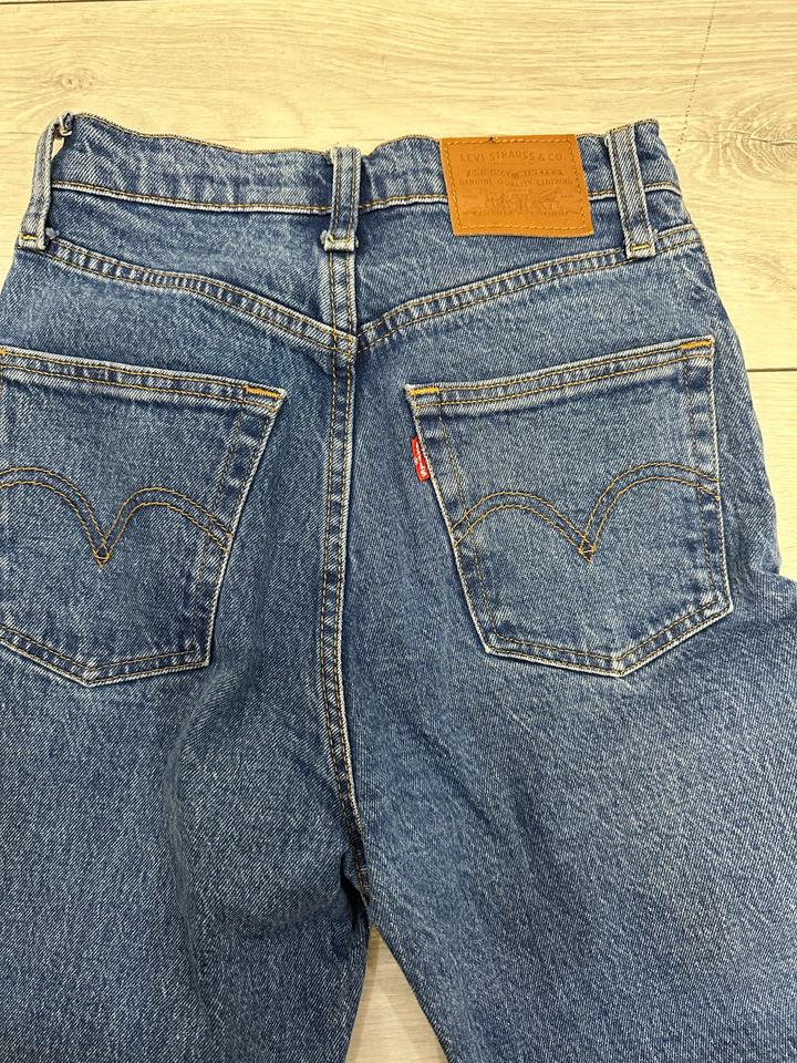 Levi's