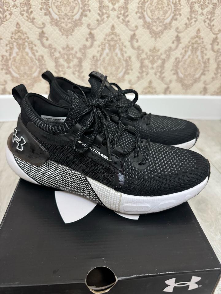 Кроссовки Under Armour W HOVR Phantom 3 SE