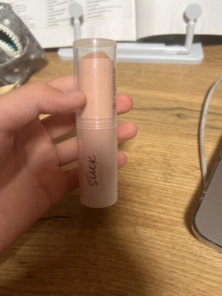 Тональный стик essence
