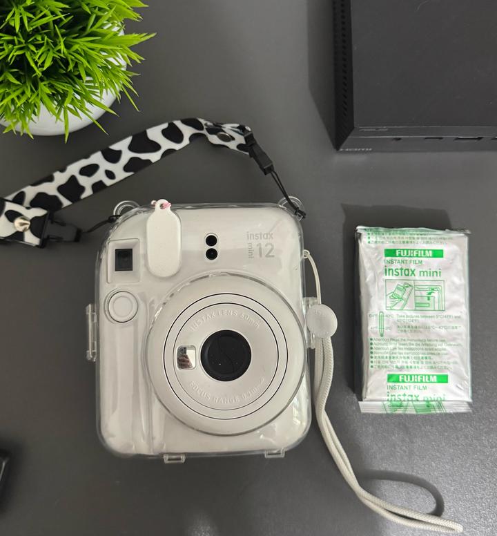 Фотоаппарат Fujifilm Instax mini 12 в чехле