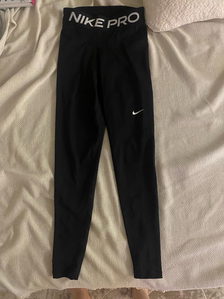Спортивные лосины Nike
