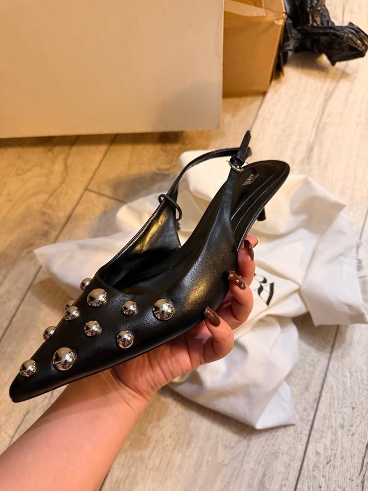 Туфли Zara с заклепками и открытой пяткой