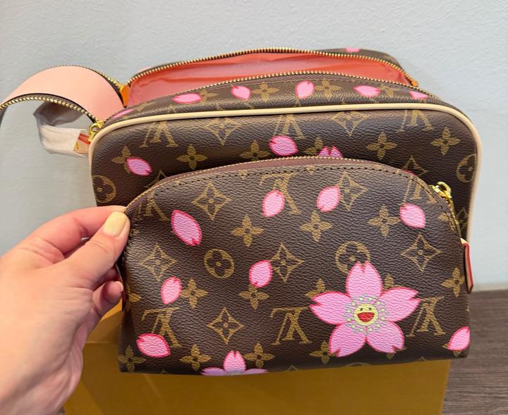 Louis Vuitton косметичка lv