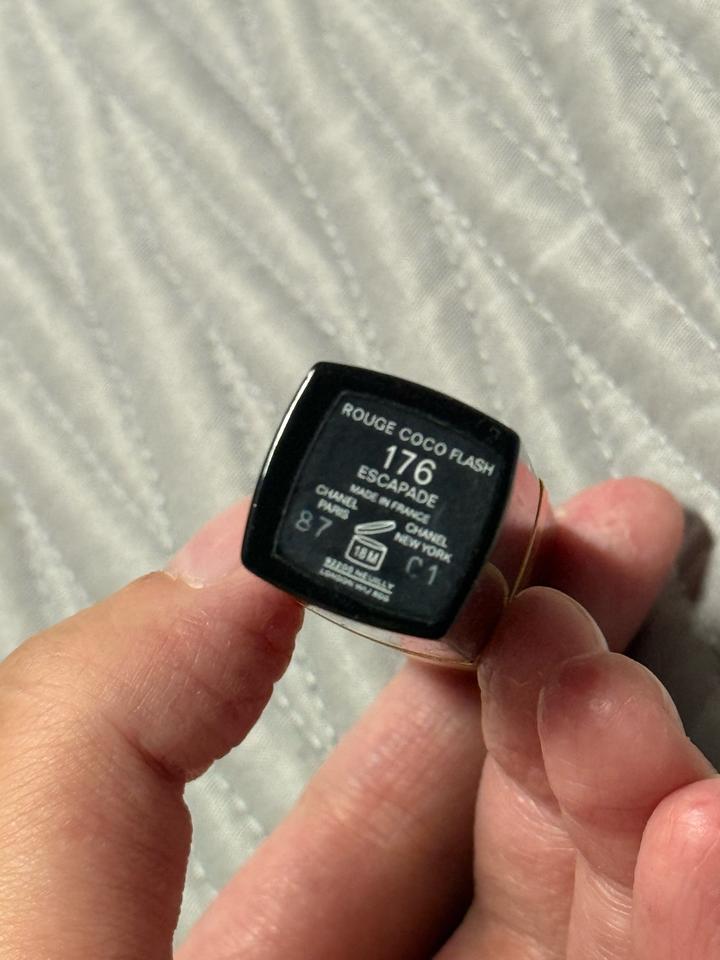 Губная помада CHANEL Rouge Coco Flash 176 Escapade