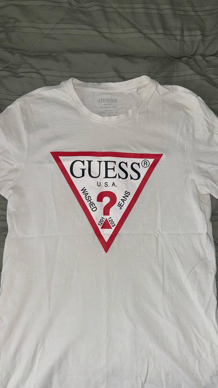Футболка GUESS