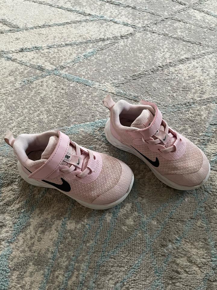 Кроссовки Nike для девочки 24р