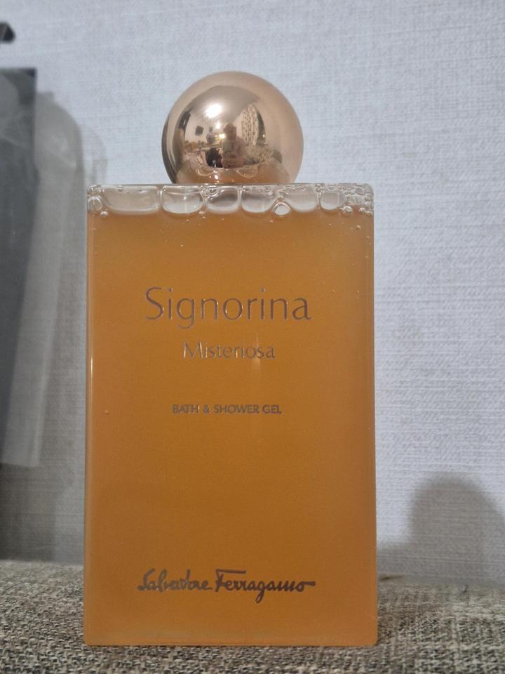 Salvatore Ferragamo Salvatorre Ferragamo гель для душа парфюмированый