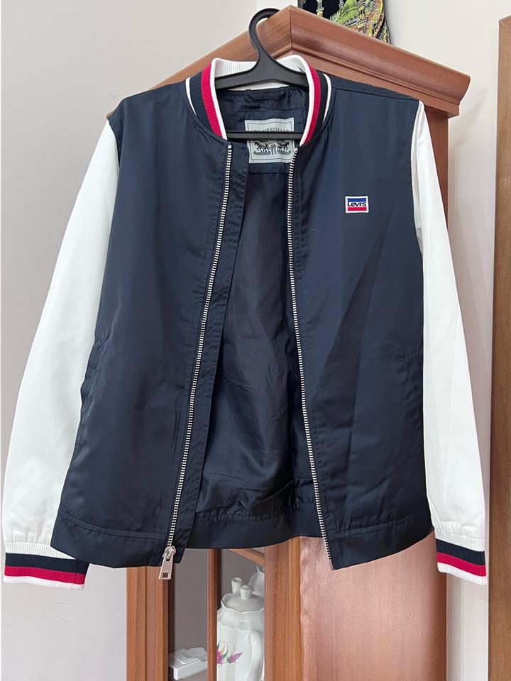Levi's