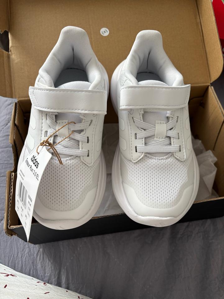 Кроссовки adidas