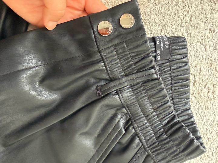 Брюки кож зам Bershka