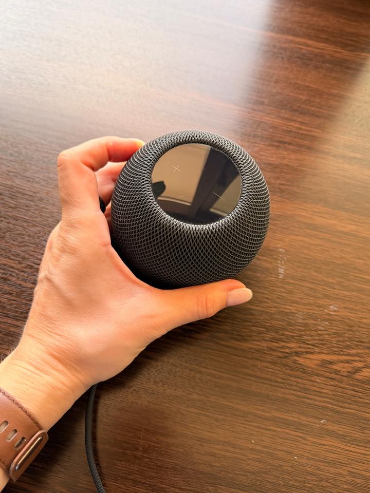Apple HomePod mini - колонка с Siri