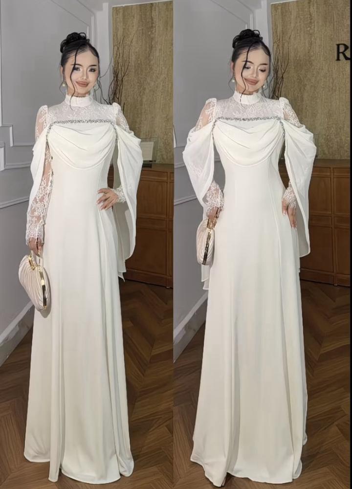 Длинное вечернее платье с кружевными рукавами