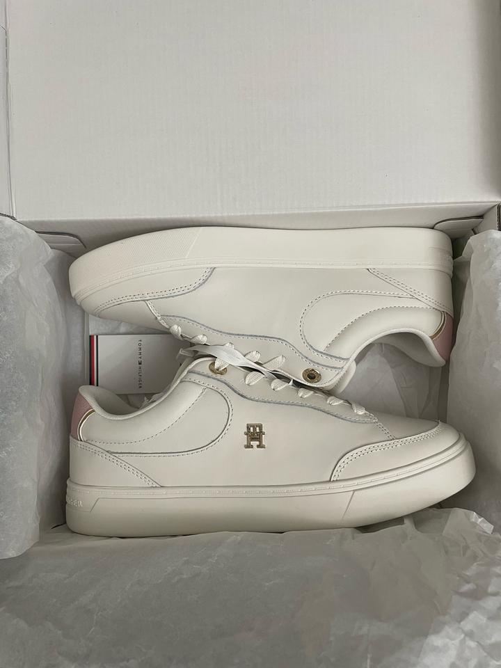 Tommy Hilfiger