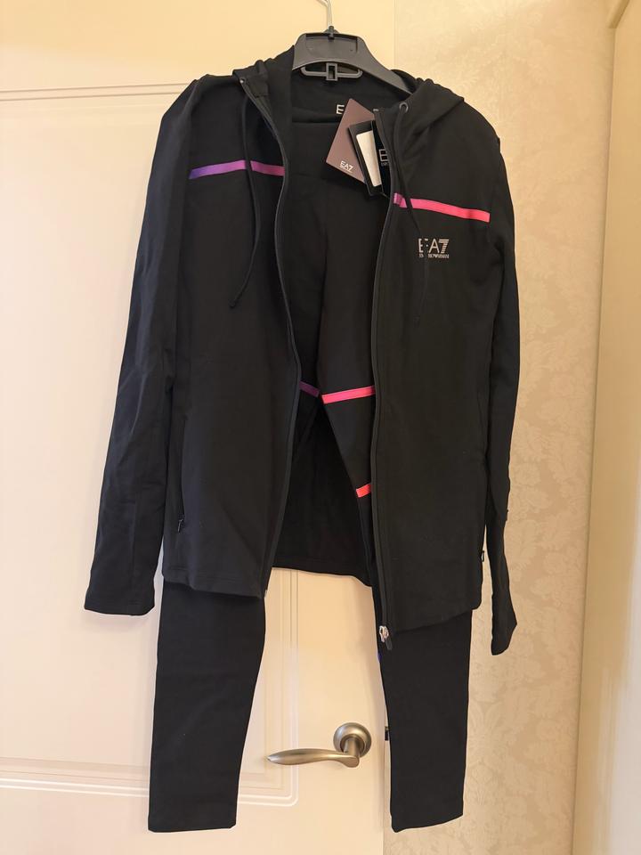 Emporio Armani Женский спортивный костюм
