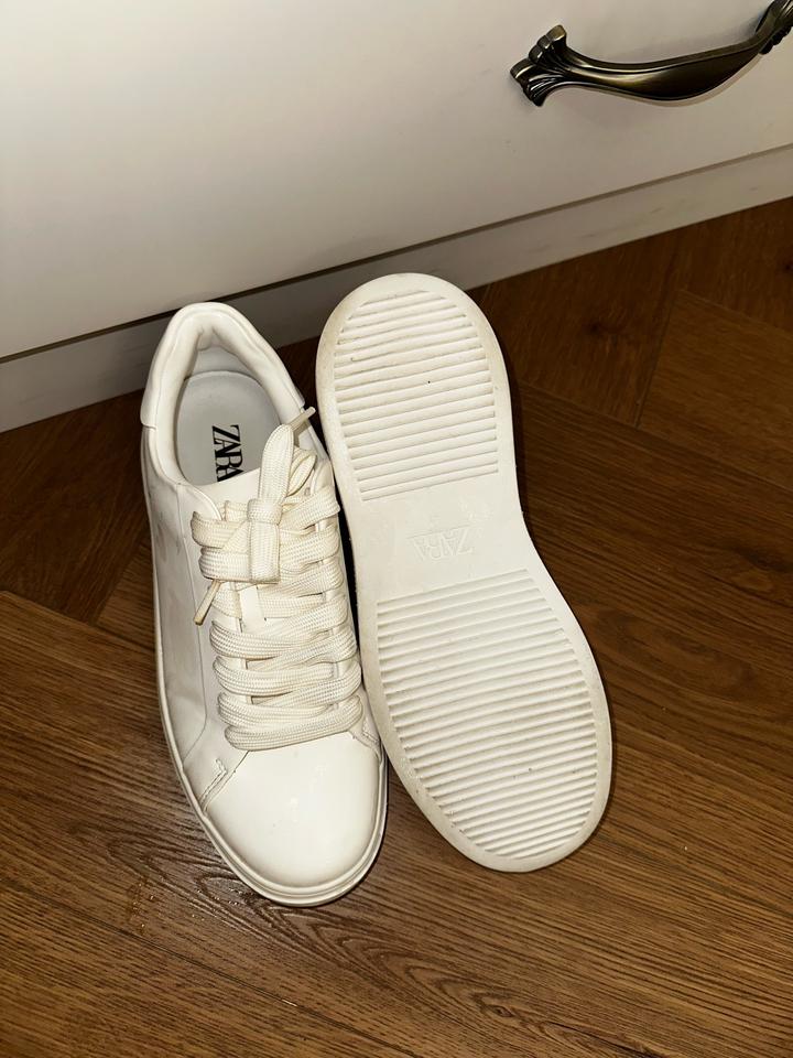 Zara кроссовки белые