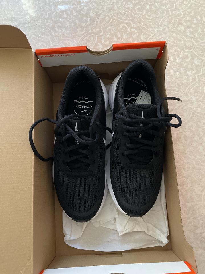 Кроссовки Nike Revolution 7