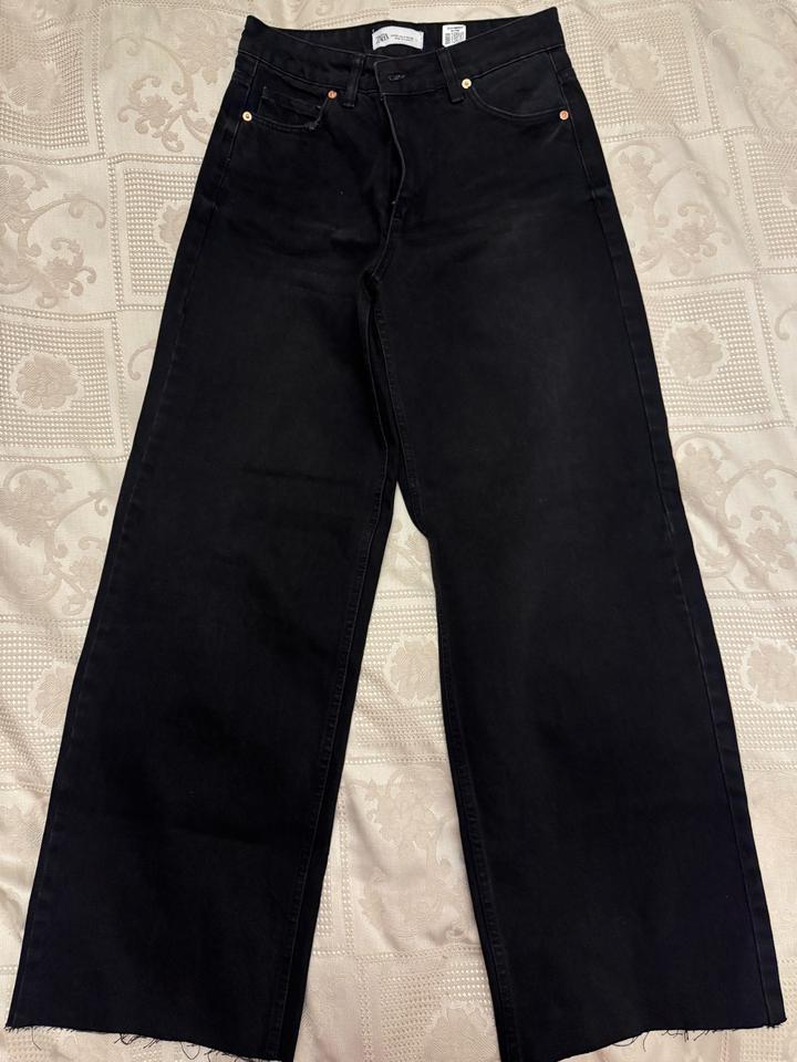 Джинсы Zara черные прямые женские
