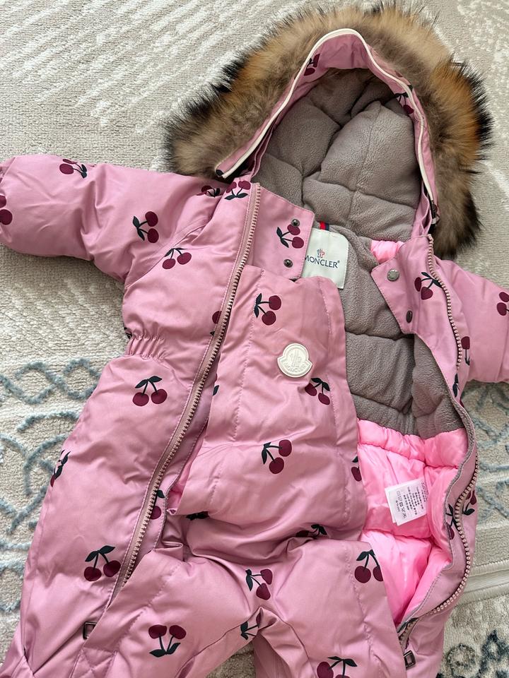 Комбинезон Moncler для девочки зимний
