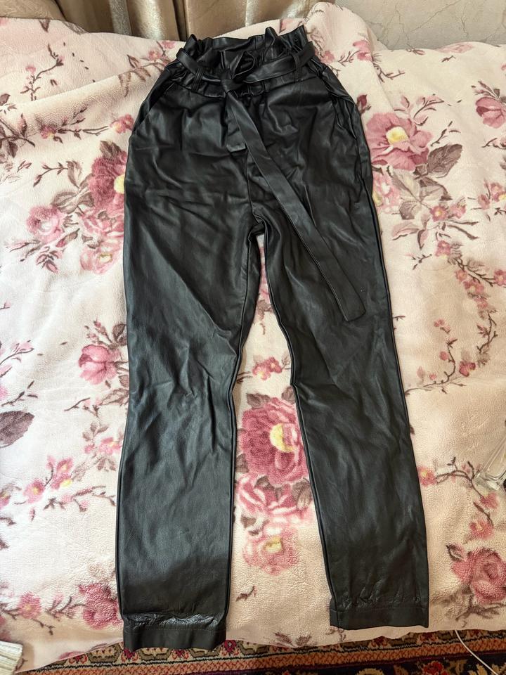 Брюки из экокожи