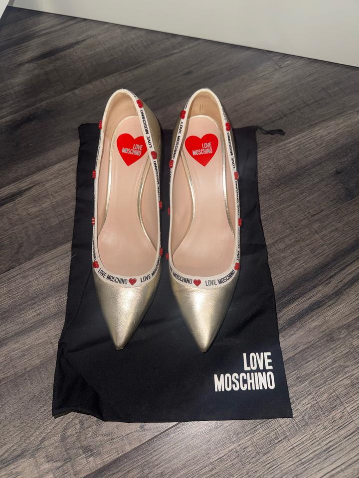 Love Moschino