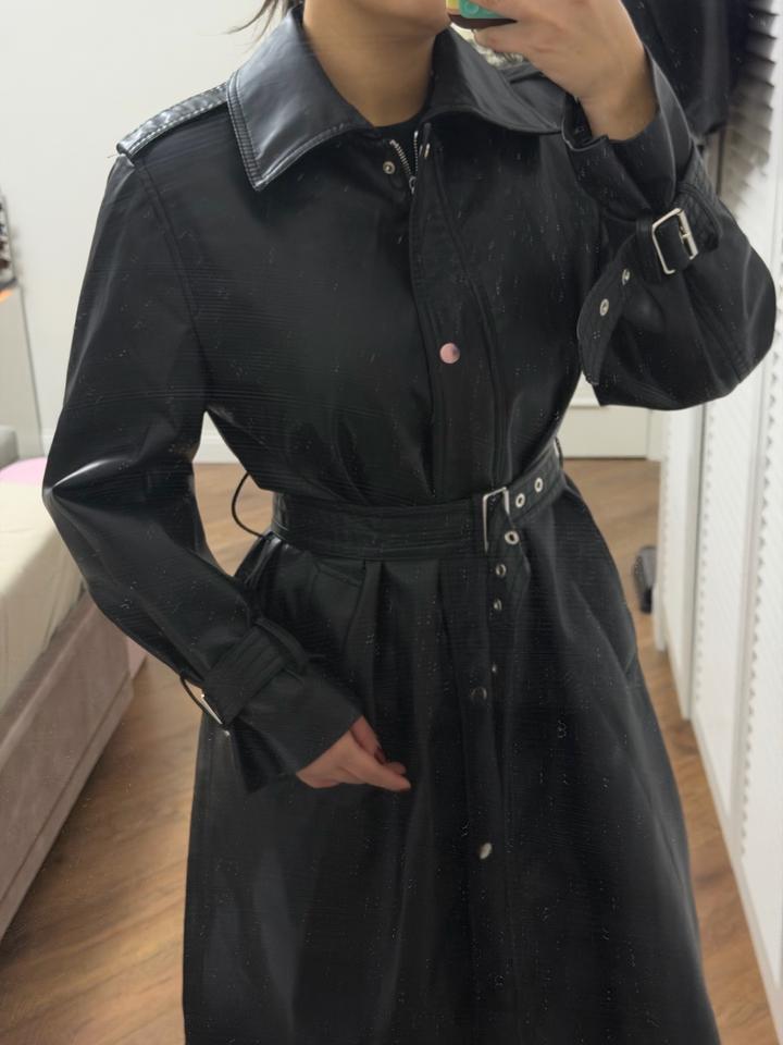 Zara Женский плащ из экокожи